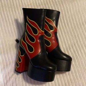 Lamoda Flame Boots size 7